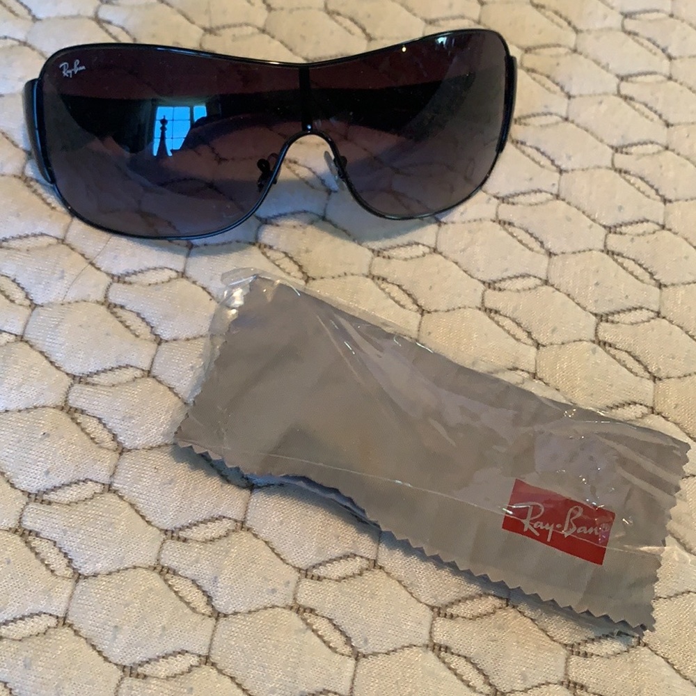New woman sun glases